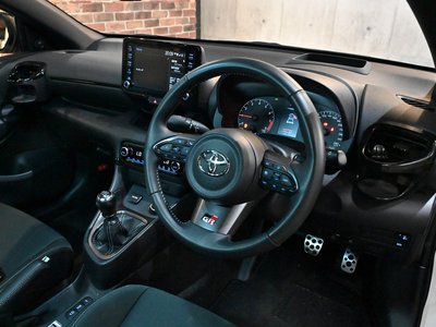 2023 Toyota GR YARIS — фото 11