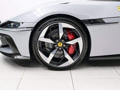صورة 16 لـ 2025 Ferrari 12 CILINDRI