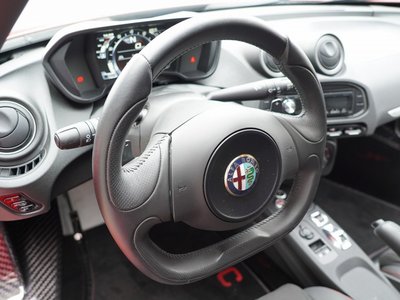 2015 ALFA Romeo 4C — фото 4