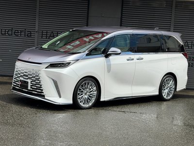 2024 Lexus LM photo 3