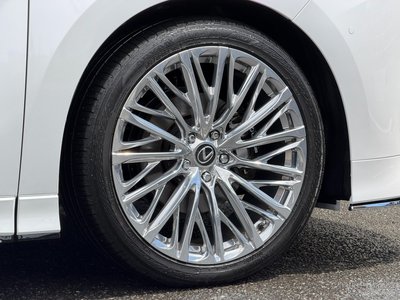 2024 Lexus LM photo 12