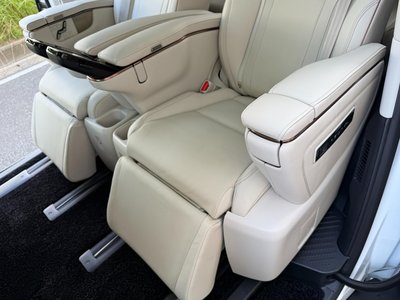 2024 Lexus LM photo 38