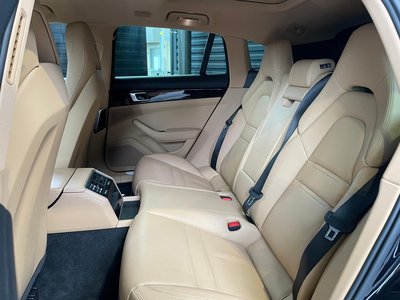 2019 Porsche PANAMERA thumbnail 24