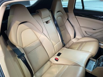 2019 Porsche PANAMERA thumbnail 32