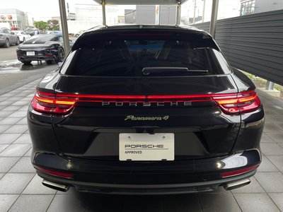 2019 Porsche PANAMERA photo 9