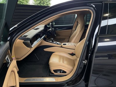 2019 Porsche PANAMERA thumbnail 22