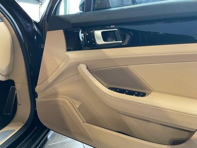 2019 Porsche PANAMERA thumbnail 18