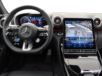 صورة 13 لـ 2025 Mercedes-BENZ GT AMG