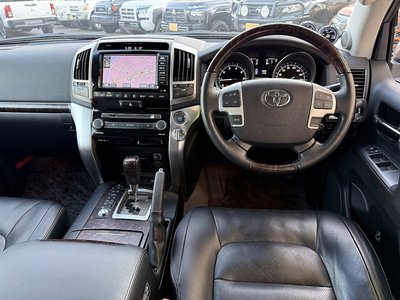 صورة 3 لـ 2012 Toyota LAND CRUISER 200