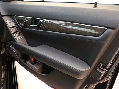 2010 Mercedes-BENZ C-CLASS AMG — фото 12