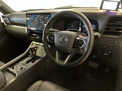 صورة 11 لـ 2025 Lexus GX