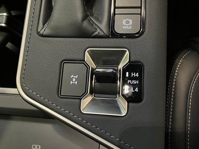 صورة 19 لـ 2025 Lexus GX