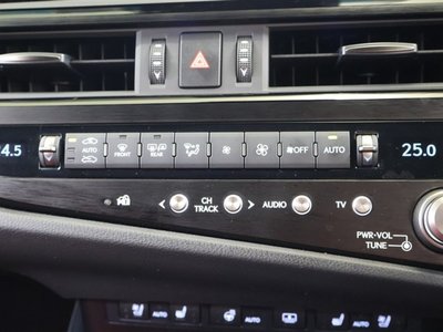 2023 Lexus ES thumbnail 17