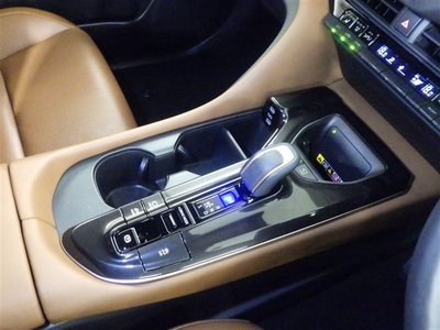 2025 Toyota CROWN ESTATE thumbnail 23