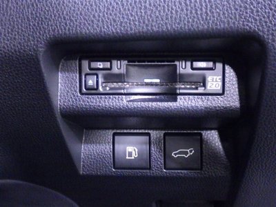 2025 Toyota CROWN ESTATE photo 12