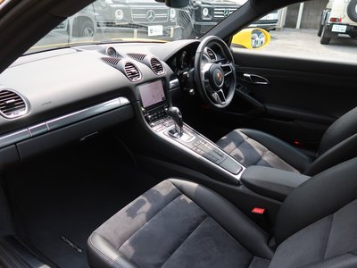 2018 Porsche 718 photo 13