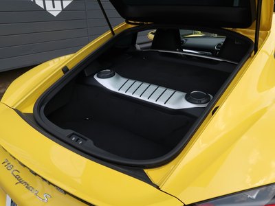 2018 Porsche 718 thumbnail 24