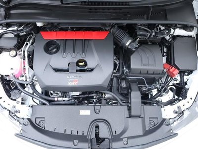 صورة 13 لـ 2025 Toyota GR COROLLA
