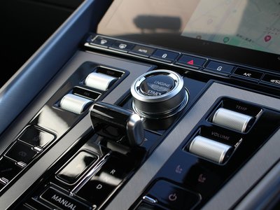 2025 Aston Martin DB12 缩略图 21