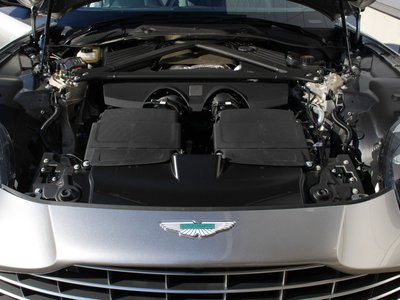 2025 Aston Martin DB12 缩略图 32