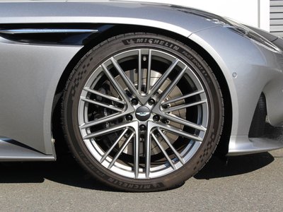 2025 Aston Martin DB12 缩略图 7