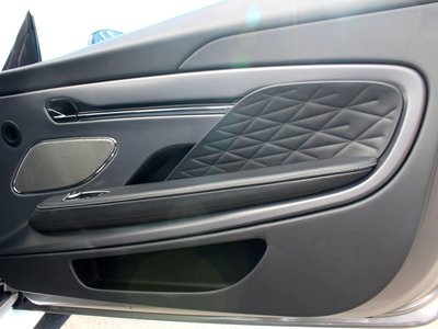 2025 Aston Martin DB12 缩略图 24