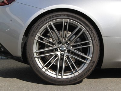 2025 Aston Martin DB12 缩略图 8