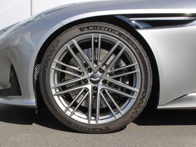 2025 Aston Martin DB12 缩略图 5
