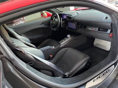 صورة 36 لـ 2022 Maserati MC20
