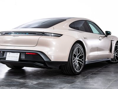 2021 Porsche TAYCAN photo 16