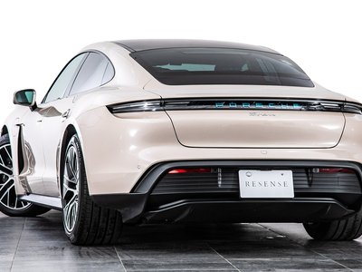2021 Porsche TAYCAN photo 13