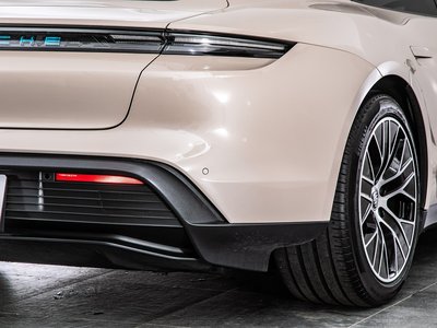 2021 Porsche TAYCAN thumbnail 32