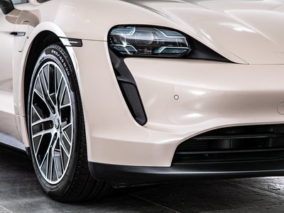 2021 Porsche TAYCAN thumbnail 26