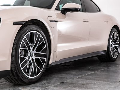 2021 Porsche TAYCAN thumbnail 23