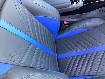 2024 Aston Martin DBX — миниатюра 17