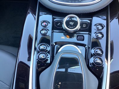 2024 Aston Martin DBX — миниатюра 16