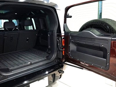 2025 LAND Rover DEFENDER thumbnail 36