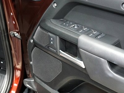 2025 LAND Rover DEFENDER thumbnail 31