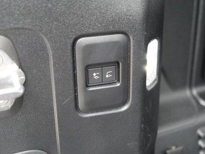 2025 LAND Rover DEFENDER thumbnail 33