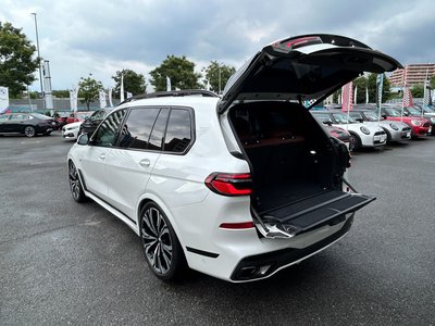 2023 BMW X7 thumbnail 32