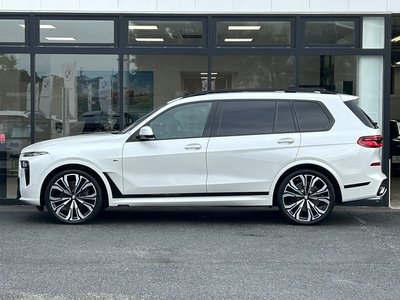 2023 BMW X7 photo 12