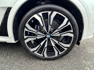 2023 BMW X7 photo 4
