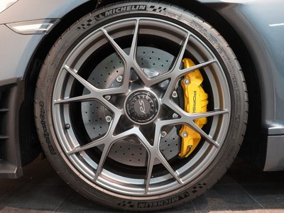 2025 Porsche 718 SPYDER thumbnail 23
