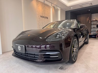 2018 Porsche PANAMERA photo 2
