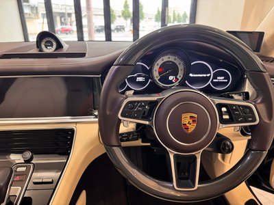 2018 Porsche PANAMERA thumbnail 26