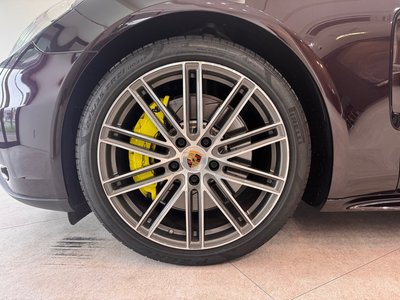 2018 Porsche PANAMERA photo 4