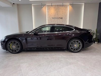 2018 Porsche PANAMERA photo 11