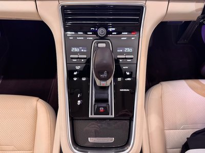 2018 Porsche PANAMERA thumbnail 31