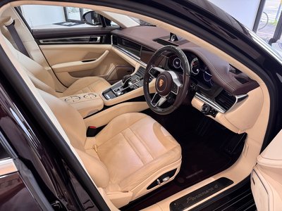 2018 Porsche PANAMERA photo 15