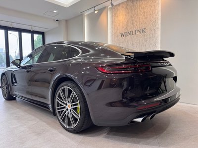 2018 Porsche PANAMERA photo 8